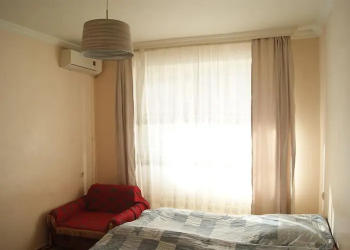 Flat Near The Boulevard/Дом Около Бульвара