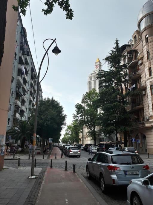 Flat Near The Boulevard/дом около бульвара *