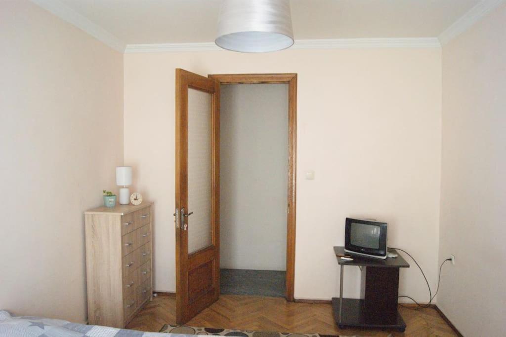 דירה Flat Near The Boulevard/дом около бульвара